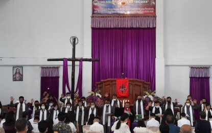 23 Anggota Sidi Baru Jemaat Efrata Kalasey Satu Diteguhkan