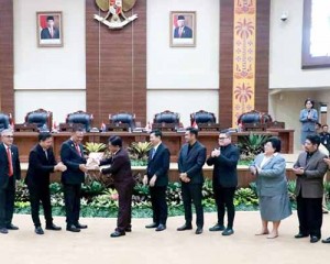 DPRD Sulut Gelar Rapat Paripurna Penyerahan Rekomendasi  DPRD atas LKPJ Gubernur 2022