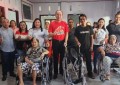 Toni Supit Sumbang Kursi Roda bagi Penyandang Disabilitas di Tagulandang