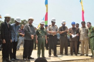 Proyek pembangunan gedung baru DPRD Sulut mulai dikerjakan, yang ditandai dengan peletakan batu pertama oleh Gubernur Sulut dan Ketua DPRD Sulut Steven Kandouw.