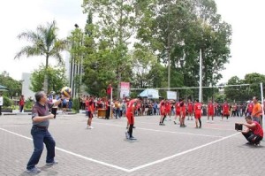 Lomba olahraga seperti Volley Ball ikut digelar dalam rngk HUT Minahasa