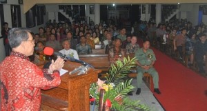 Gubernur SH Sarundajang Natal bersama Umat Katolik Paroki St Antonius Padua Tataaran Tondano.