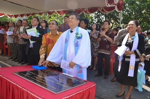 Wagub Djouhari Kansil meresmikan gedung Gereja GMIM Bukit Hermon Kairagi