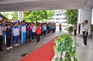 Wagub Djouhari Kansil di hadapan PNS Pemprov SUlut