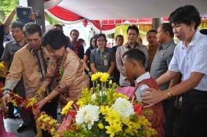 Gubernur dan Ketua Penggerak PKK resmikan gedung layanan penyandang autis.