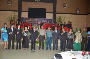 Toast bersama Gubernur dan para pejabat teras di Sulut.