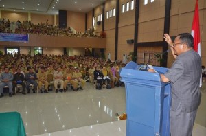 Wagub Djouhari Kansil sat bersama para Kades dan Sekdes se-Sulut< rabu (18/2)