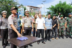 Kaolda tekan tombol diresmikannya dua pos polisi di Jl Boulevar dan di Jl Sudirman, Kamis (26/2)