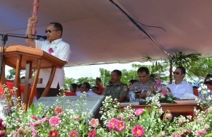 Wagub Djouhari Kansil memberi semangat dan pesan Paskah kepada Pemuda GMIM. foto:hms