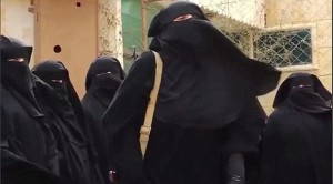 Kolumnis Perempuan ISIS membela praktik perdagangan budak yang dilakukan kelompok militan tersebut. (Foto : Daily Mail)