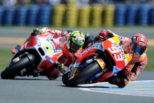 Marquez dan Iannone bersaing ketat di Mugello. (Foto: AFP)