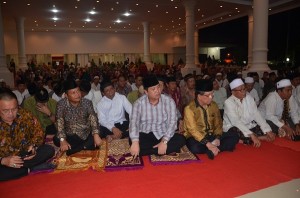 Pelaksanaan buka puasa para pejabat teras di Sulut di kediaman Gubernur SH Sarundajang.