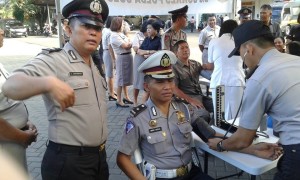 Bid Dokkes Polda Buka Pelayanan Kesehatan di Lapangan Mapolda Sulut.