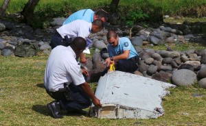 Puing pesawat yang diduga berasal dari MH370 ditemukan di Pulau Reunion. (Foto: Reuters)