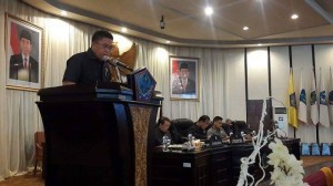 Jubir Fraksi Gerindra Jusuf Hamim membacakan pemandangan fraksinya