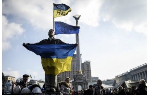 Rakyat Ukraina di Kota Kiev (Foto: AFP)