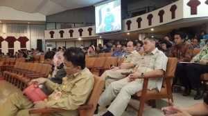 Para staf yang hadir saat sidang paripurna DPRD Sulut.