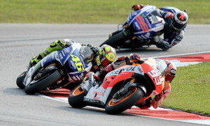 Rossi masih mewaspadai Lorenzo dan Marquez. (Foto: AFP)