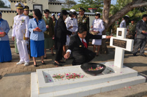 Sumarsono Ziarah ke Makam CJ Rantung.