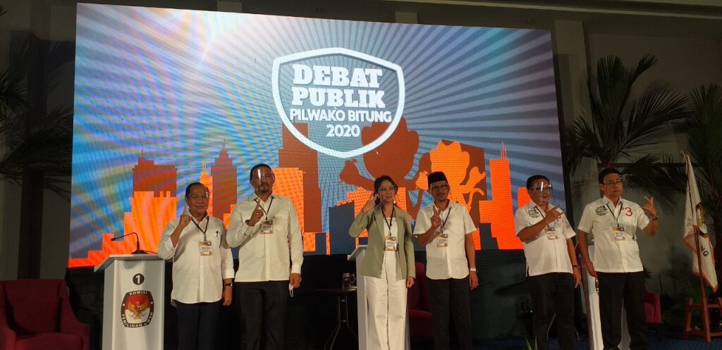 Pasangan Calon Walikota dan Wakil Walikota Bitung, usai debat Calon Walikota Bitung, Minggu (8/11) di Fave Hotels Bitung. 