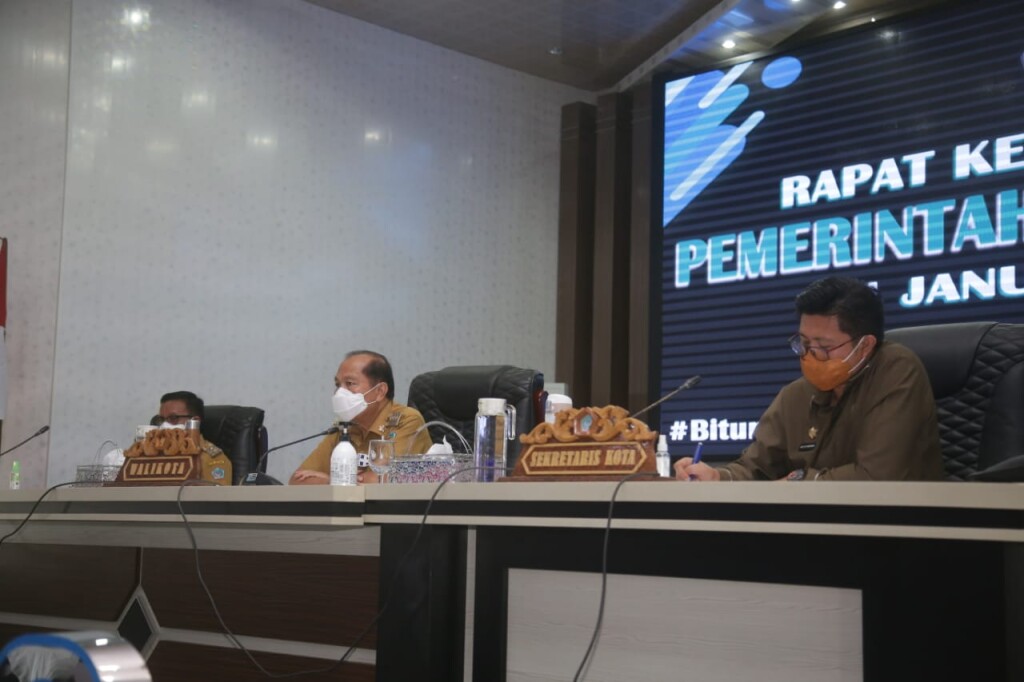 Wali Kota Bitung, Max J Lomban, memimpin rapat kerja perdana tahun 2020, Senin (4/12) di BPU Kantor Wali Kota Bitung