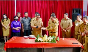 Tumpeng jas merah